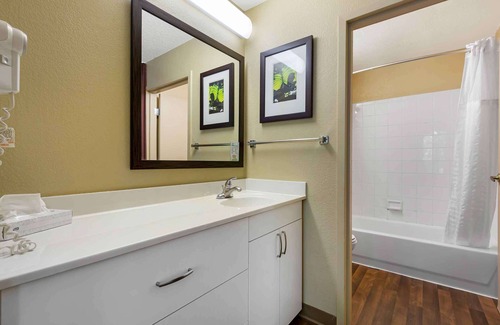Jefferson Manor Apartment | Chic hotel suite with fitness room, free breakfast, WiFi in enjoyable Alexandria