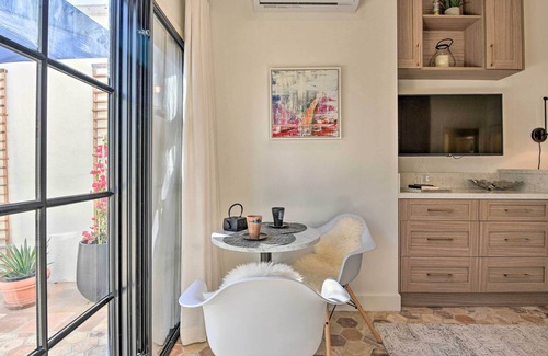 Pacific Palisades Apartment | Chic & Intimate Studio ~ 5 Mi to Santa Monica