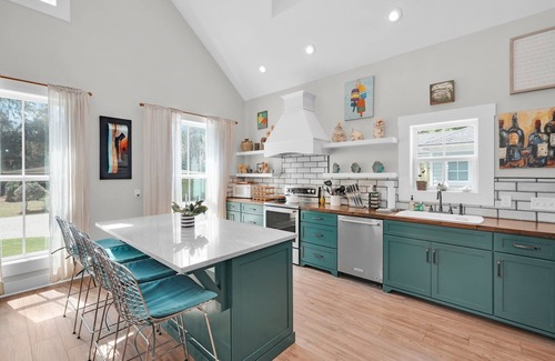 Isle of Hope Historic District House | Chic Isle of Hope Coastal Cottage Near Marsh by Lucky Savannah