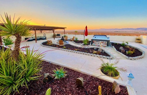 Twentynine Palms House | Chic Joshua Tree Pad with Mountain Views and Hot Tub