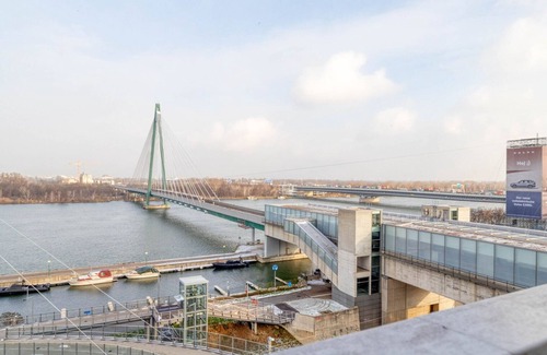 Vienna Apartment | Chic Marinatower 3BR w/Gym & Elevator, nr metro U2, by Blueground