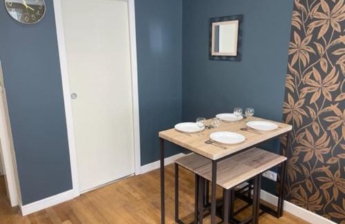 Issoudun Apartment | Chic'n Chill