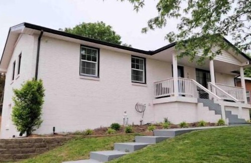 Charlotte Park House | Chic Nashville studio 6mi Vanderbilt, 7mi Broadway, 15mi BNA, Pet Friendly!