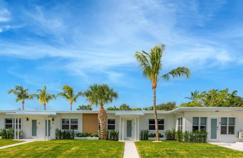 Parrot Cove Apartment | Chic & Retro - King bed -close to beach - Villa 7