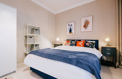 Nisantasi Apartment | Chic Roomy Flat w Balcony 2 min to Citys Nisantasi