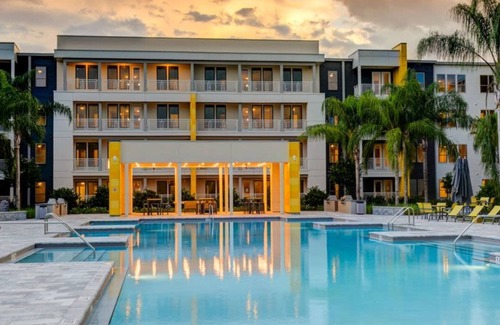 Deerwood Apartment | Chic Spacious XL 1bd, Near Pool*Gym*Beach*Eats