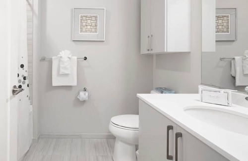 Central-Maverick Square - Paris Street Apartment | Chic Studio | Kitchen | in-unit Washer/Dryer | near Boston Harbor | GLS