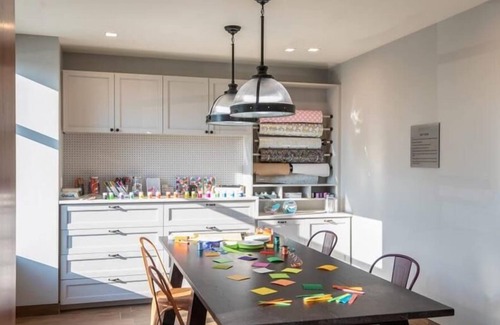 Central-Maverick Square - Paris Street Apartment | Chic Studio | Kitchen | in-unit Washer/Dryer | near Boston Harbor | GLS