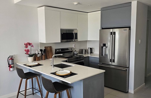 Mandeville Condo | Chic Studio Retreat w/King Bed, Fireplace + Pool