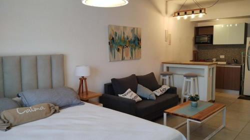 Balvanera Apartment | Chic Studio Steps from Subway by depptö