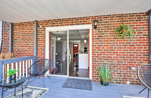 Beechfield House | Chic Townhome w/Deck: 6 Mi to Dtwn Baltimore