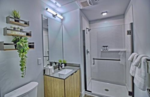 Midtown Hotel | Chic Ultramodern Minimalist Studio Loft + Patio
