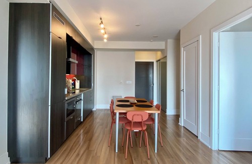 Toronto Entertainment District Apartment | Chic Urban Gateway in Toronto