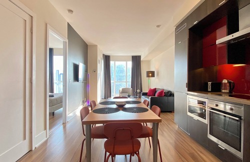 Toronto Entertainment District Apartment | Chic Urban Gateway in Toronto