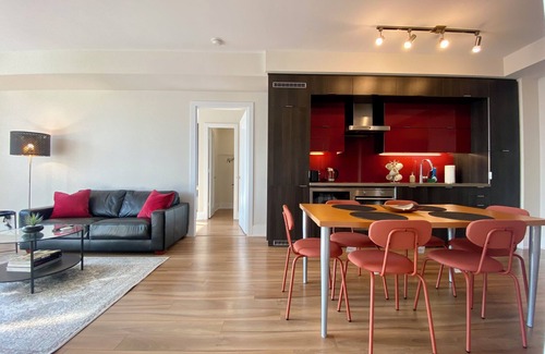 Toronto Entertainment District Apartment | Chic Urban Gateway in Toronto