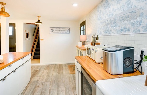 Ellsworth Cottage | Chic Waterfront Cottage Near Acadia National Park!
