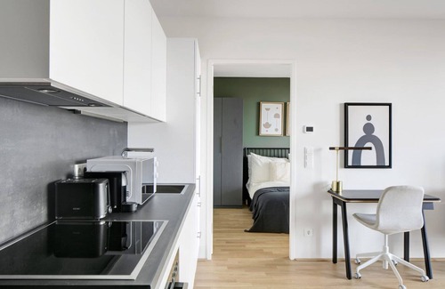 Favoriten Apartment | Chic Wieden 1BR w/Balcony, Gym, Elevator, walk to U-Bahn, by Blueground