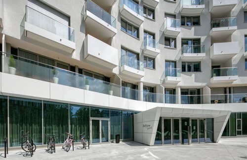 Favoriten Apartment | Chic Wieden 1BR w/Balcony, Gym, Elevator, walk to U-Bahn, by Blueground
