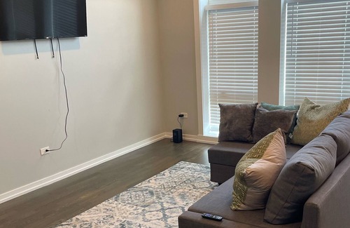 Tri-Taylor Apartment | Chicago apartment