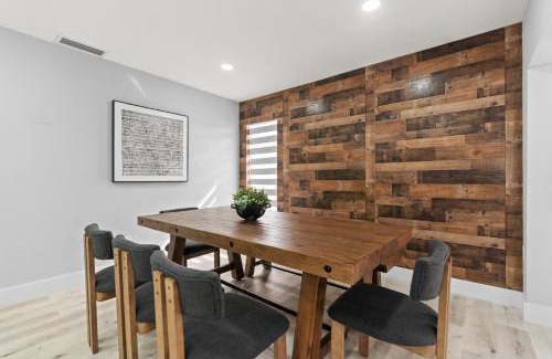 University Park House | Chicago Vibe Heated Pool 5BR 2BTH
