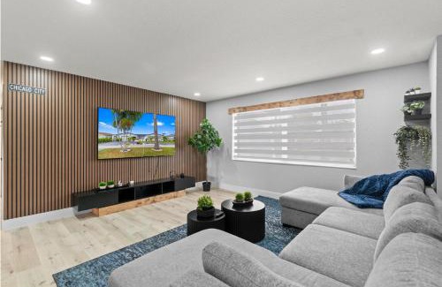 University Park House | Chicago Vibe Heated Pool 5BR 2BTH