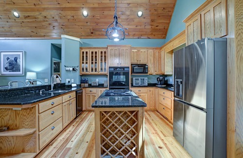 Hiawassee Cabin | Chiefs Cove-Lakefront- 2 Master suites