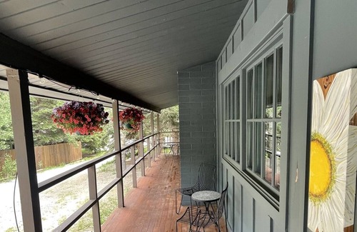 Allenspark Apartment | Chiefs Head Peak Lodge Annex Room @ Ferncliff Ranch & Resort