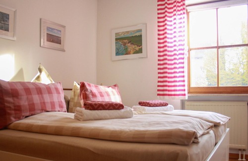 Arlaching Apartment | Chiemseetraum, im Erdgeschoss mit Seeblick, 1-2 Personen, 36 qm
