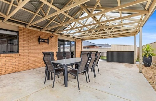 Delacombe House | Chifley Place - Large Open Plan Living