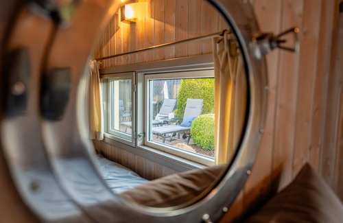 Norderteil House | Child-friendly 5-person wellness holiday home Treibholz with two showers and toilets, sauna, whirlpool, wood-burning stove, conservatory and canoe in Otterndorf