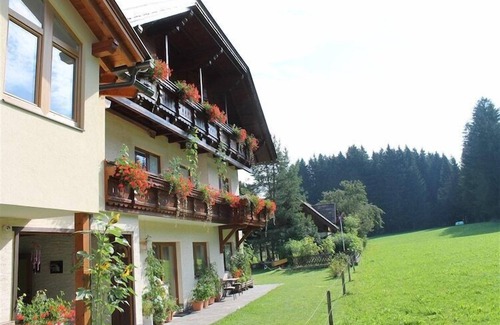 Tropolach Apartment | Child-friendly Apartment with Sauna