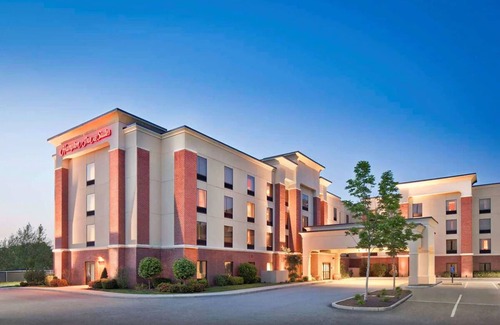 Smithfield Hotel | Chill by the Pool | Stay Near Bryant + Casino | 4 Pet-Friendly Units
