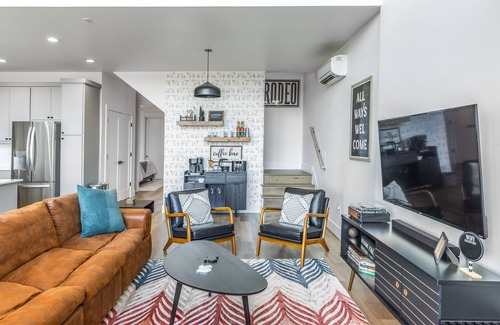 New Braunfels Cabin | Chill Country Ranch cabin near Gruene, New Braunfels, and White Water Amp.
