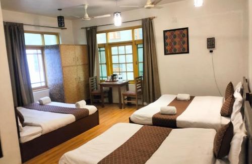 Srinagar Hotel | Chinar Inn