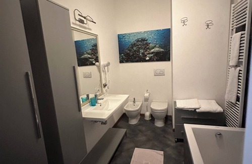 San Babila Apartment | Chiossetto House apartment in downtown Milan