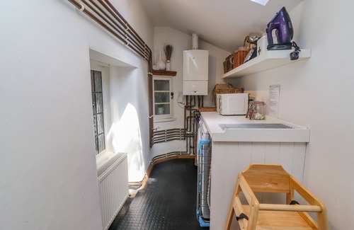 Chipping Norton Cottage | CHIPPY COTTAGE, family friendly, with open fire in Chipping Norton
