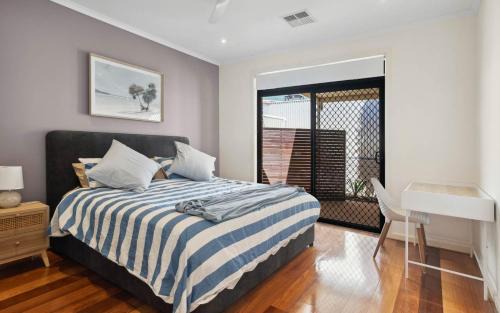 Hayborough House | Chiton Rocks Court - Mini Oasis by the Sea