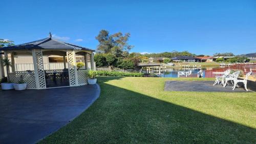 Sussex Inlet Apartment | Chloes Waterfront Oasis