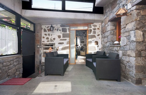 La Solana Villa | Cho Almeida with sea views, Wi-Fi and air conditioning.