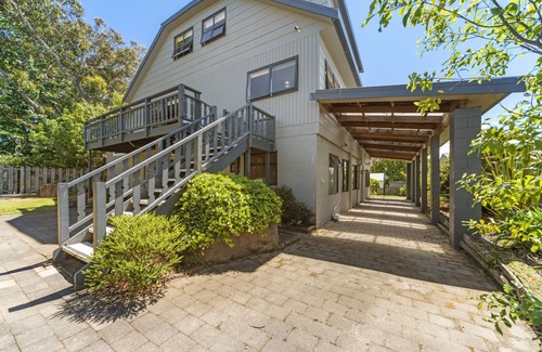 Wharewaka Cottage | Choice Wharewaka - Taupo Holiday Home