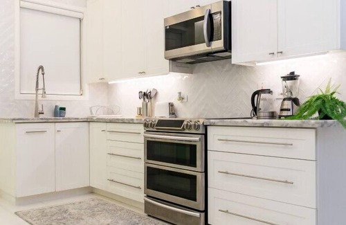 Barbican Apartment | Choose To Be Happy @ The GAIA [2-Bedroom w/Pool]