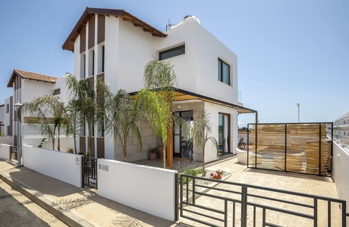 Paralimni Apartment | Chris Le Mare Luxury Villa By Louis Hotels