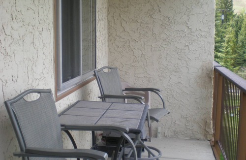 Mountain House Condo | Christmas DISCOUNT! Updated, very comfy. 5min walk to Peru Lift. 2bed,2ba,