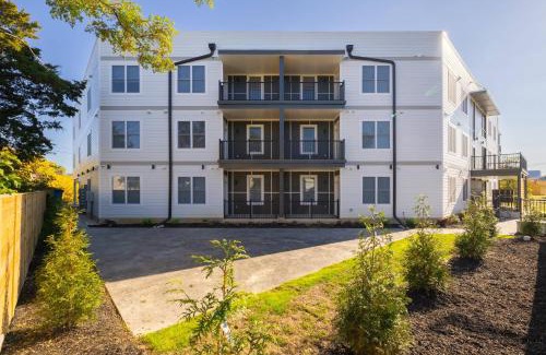 Mosby Apartment | Church Hill North Deluxe Apt 209 at 28th Street