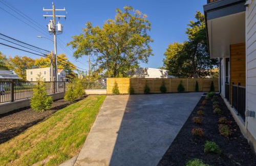 Mosby Apartment | Church Hill North Deluxe Apt 209 at 28th Street