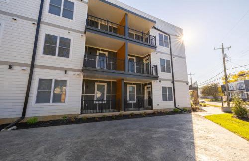 Mosby Apartment | Church Hill North Deluxe Apt 209 at 28th Street
