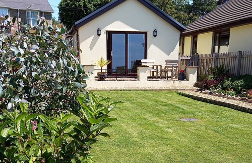 Connor Downs House | Chy ryb Connerton - Bungalow near Hayle and Gwithian Beach - accepts dogs.