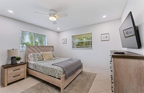 North Palm Beach House | Cinderella's Beach Cottage Heated Pool minutes from BEACH!!!