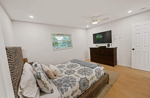 North Palm Beach House | Cinderella's Beach Cottage Heated Pool minutes from BEACH!!!