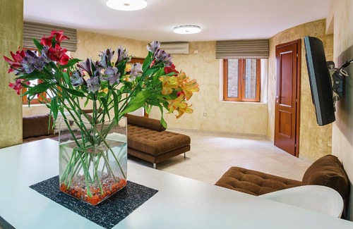 Old Town Apartment | Cinnamon Apartment